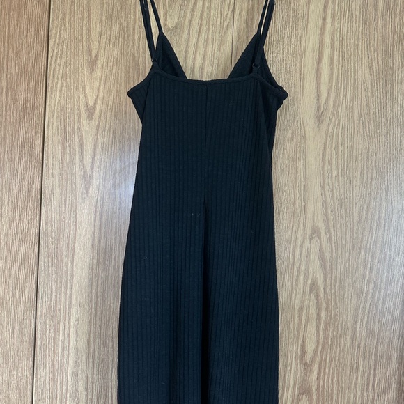 Elegant Black Dress - Picture 2 of 2